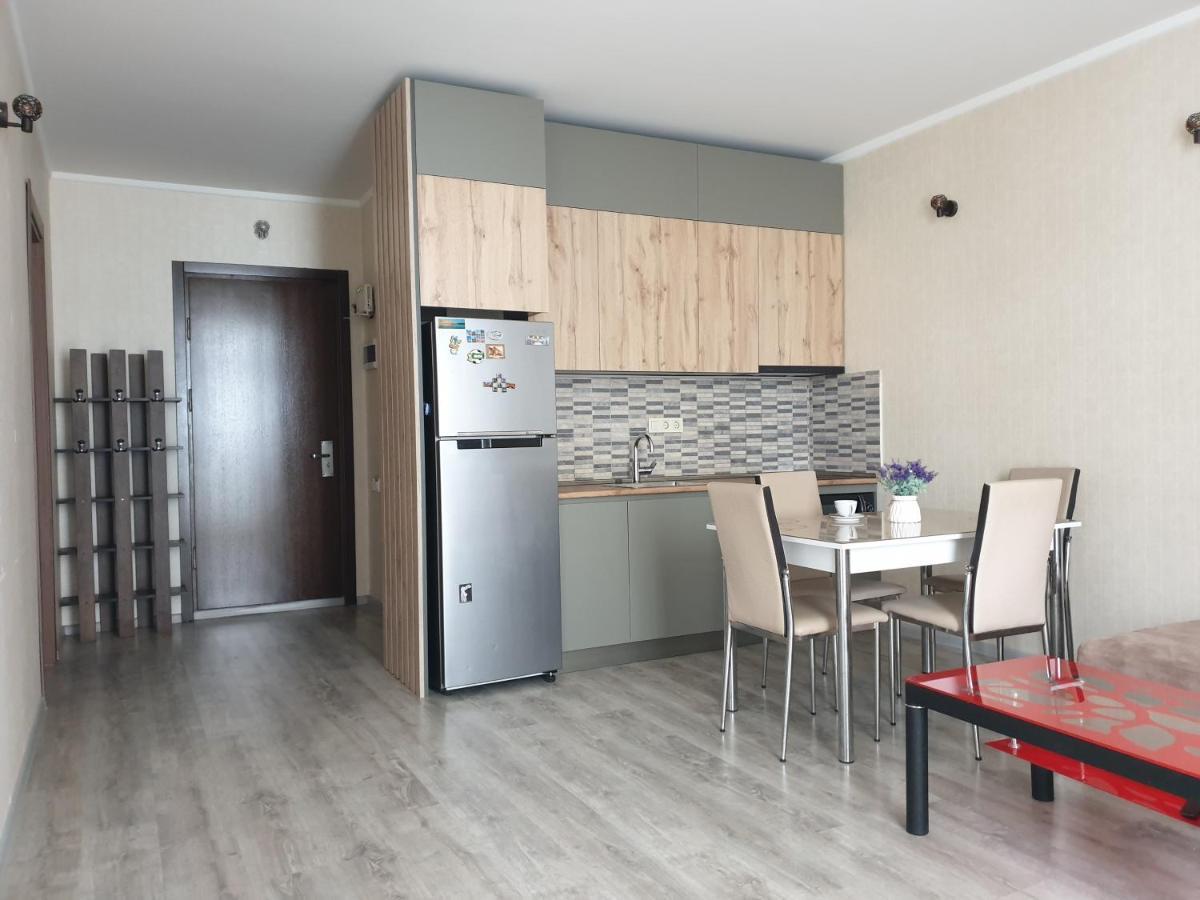 Lia'S Apartment In Orbi Батуми Экстерьер фото
