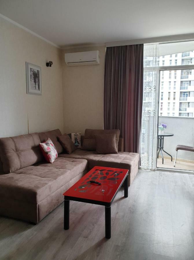 Lia'S Apartment In Orbi Батуми Экстерьер фото